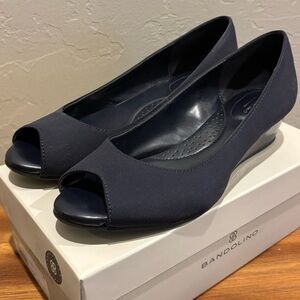 Bandolino Candra Women's Navy Peep Toe Wedges Size 8.5 EUC